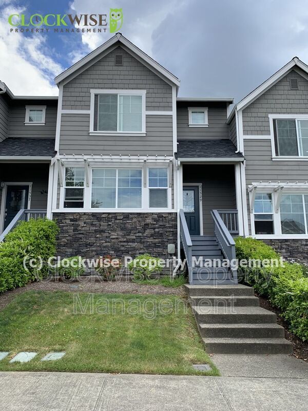 Wonderful 3 Bd Townhouse with Garage property image