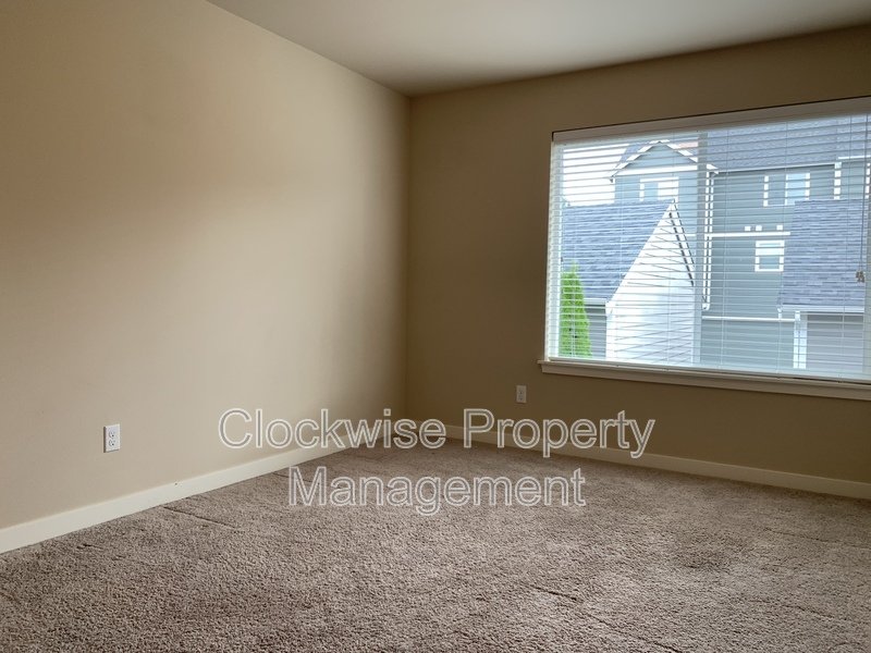 Wonderful 3 Bd Townhouse with Garage property image