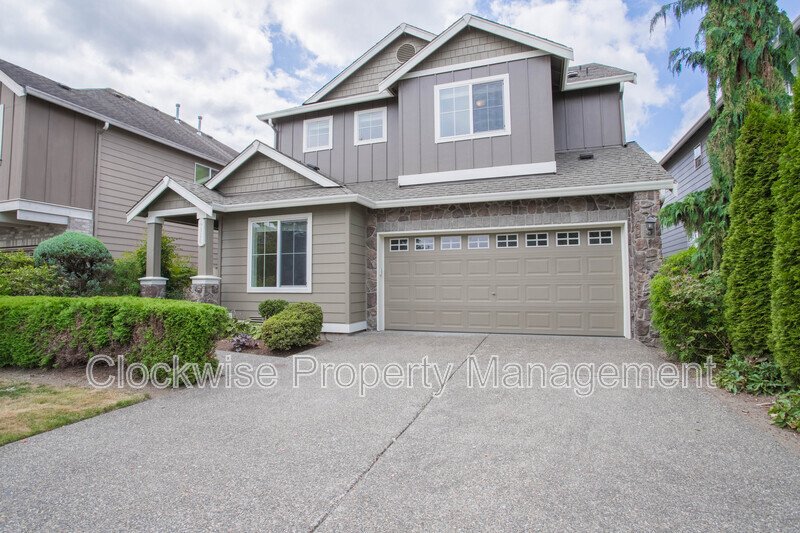 Beautiful Fife 4 BD with Bonus Rm+ Den, property image