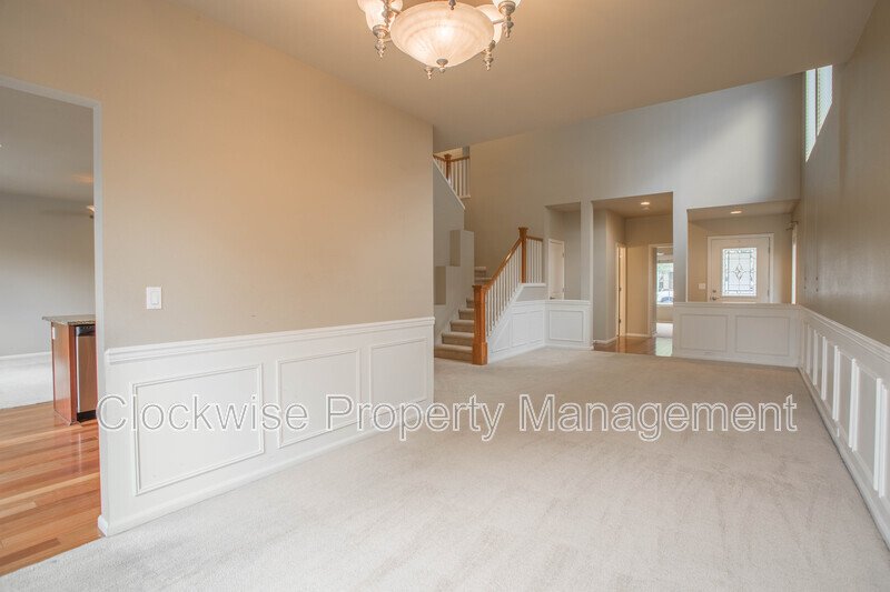 Beautiful Fife 4 BD with Bonus Rm+ Den, property image