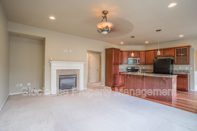 Beautiful Fife 4 BD with Bonus Rm+ Den, property image