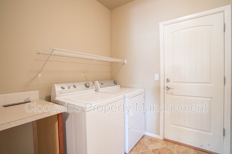 Beautiful Fife 4 BD with Bonus Rm+ Den, property image