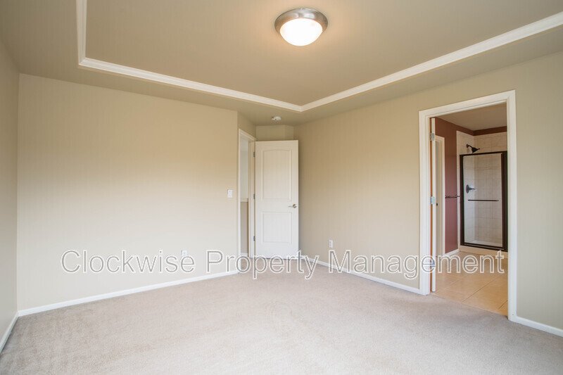 Beautiful Fife 4 BD with Bonus Rm+ Den, property image