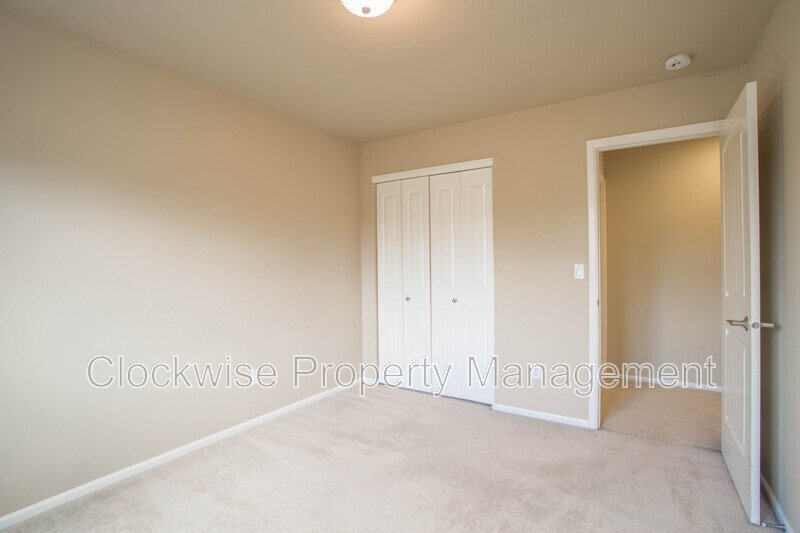 Beautiful Fife 4 BD with Bonus Rm+ Den, property image