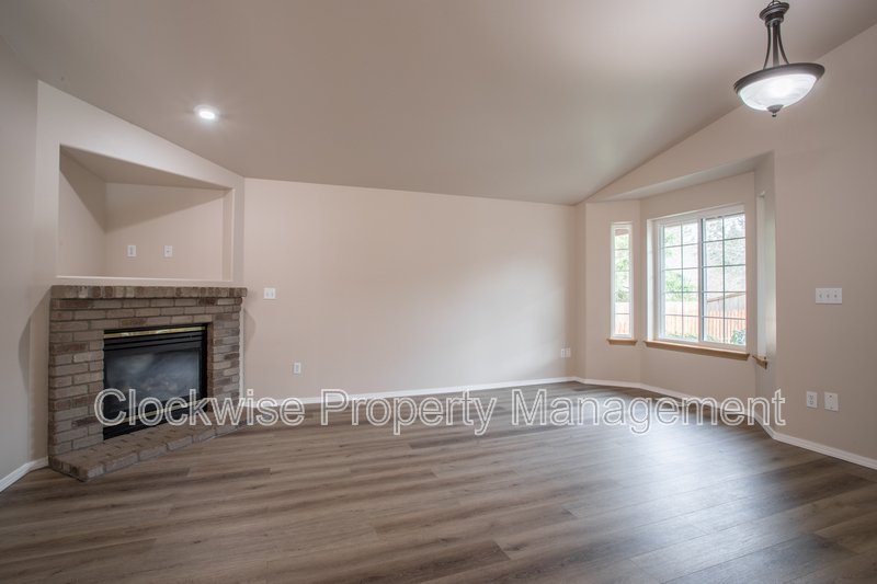 Wonderful Single Story Home 3 Bd, 2 Ba Frederickson property image