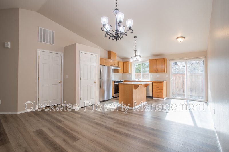 Wonderful Single Story Home 3 Bd, 2 Ba Frederickson property image