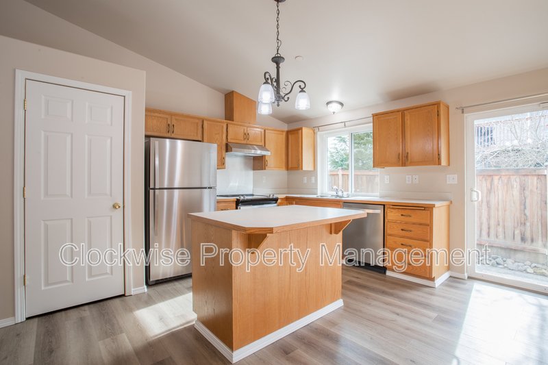 Wonderful Single Story Home 3 Bd, 2 Ba Frederickson property image
