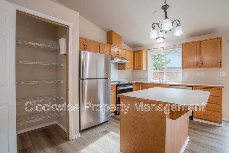 Wonderful Single Story Home 3 Bd, 2 Ba Frederickson property image