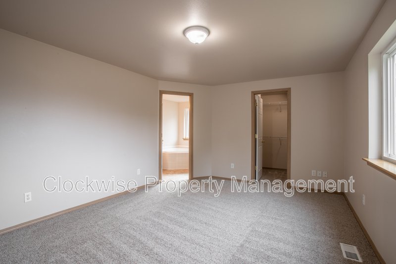 Wonderful Single Story Home 3 Bd, 2 Ba Frederickson property image