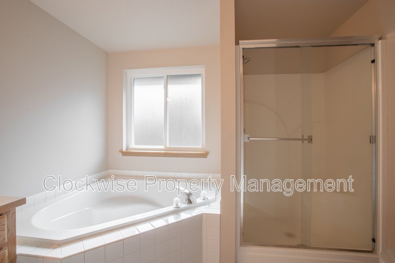 Wonderful Single Story Home 3 Bd, 2 Ba Frederickson property image