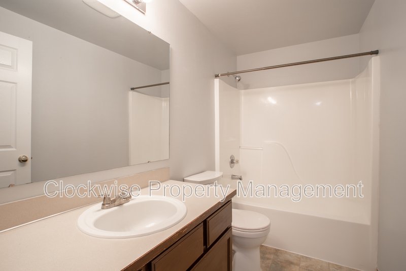 Wonderful Single Story Home 3 Bd, 2 Ba Frederickson property image