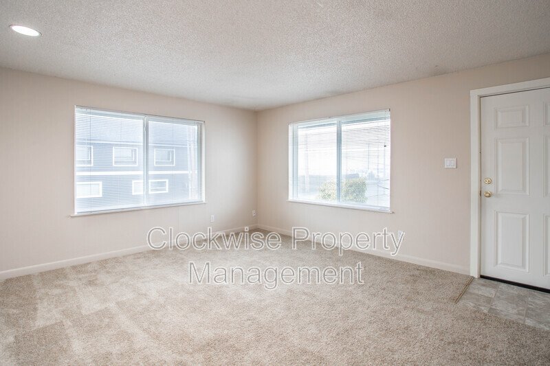 2 Bd, 1 Ba  Sumner 4-plex property image
