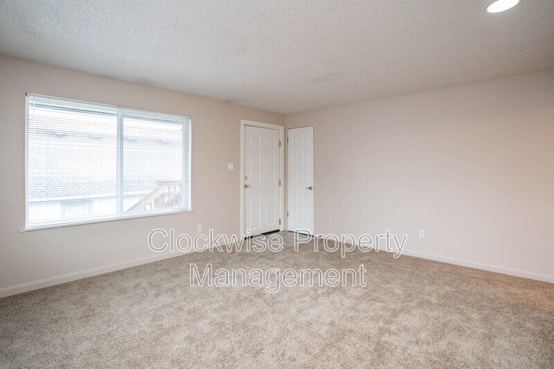 2 Bd, 1 Ba  Sumner 4-plex property image