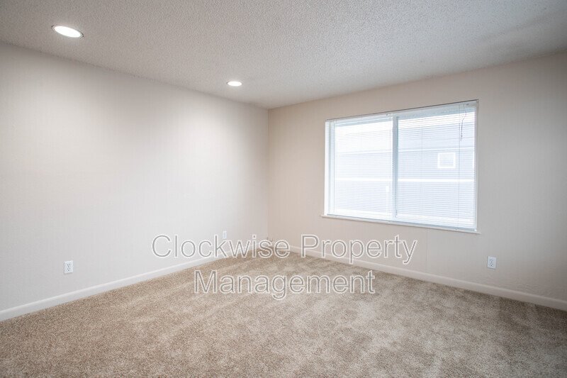2 Bd, 1 Ba  Sumner 4-plex property image