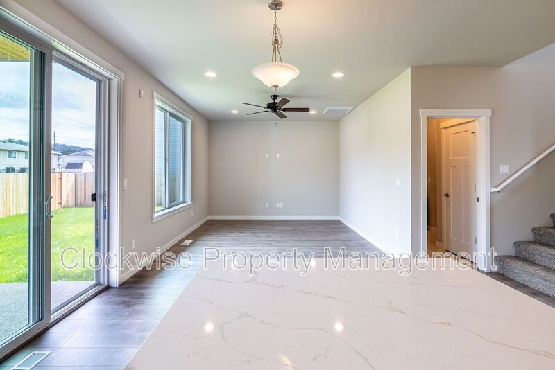 New Orting Home, 3 Bd + Den, 2 Car Garage! property image