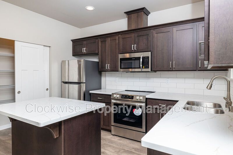 New Orting Home, 3 Bd + Den, 2 Car Garage! property image