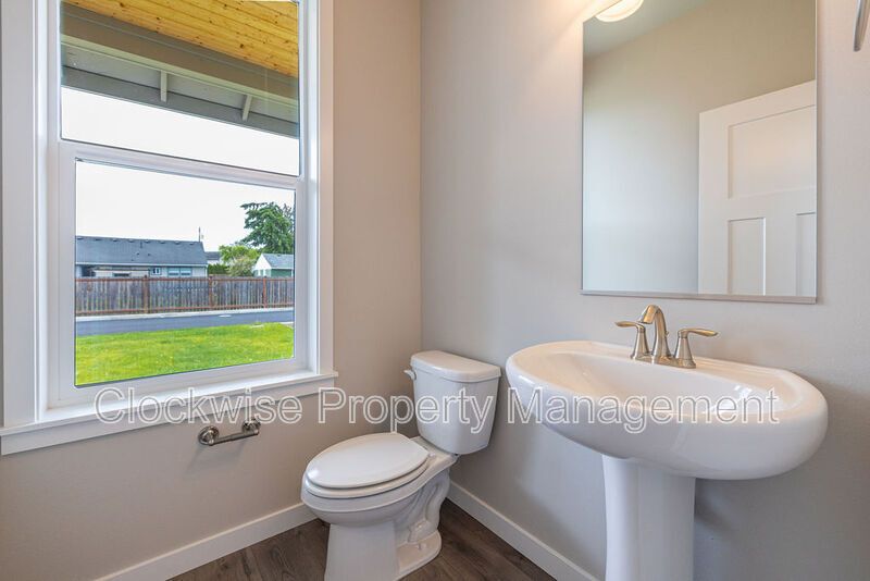 New Orting Home, 3 Bd + Den, 2 Car Garage! property image