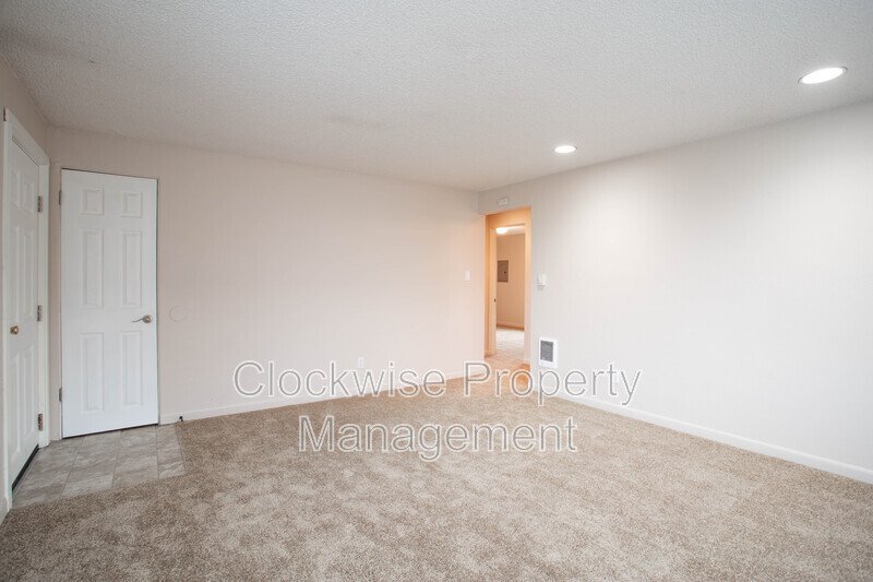2 Bd, 1 Ba  Sumner 4-plex property image