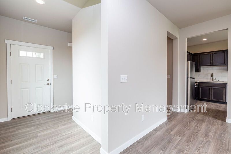 New 4 Bd Duplex, 2 Car Garage, Orting NEW PRICE! property image