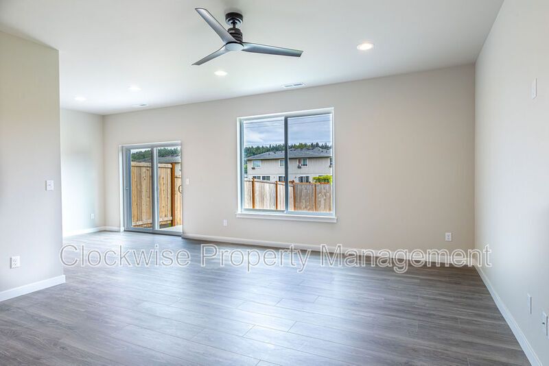 New 4 Bd Duplex, 2 Car Garage, Orting NEW PRICE! property image