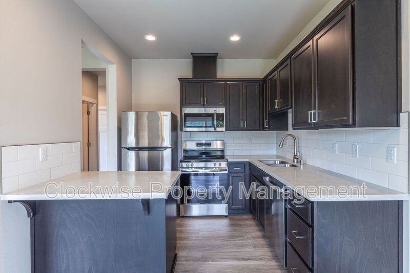New 4 Bd Duplex, 2 Car Garage, Orting NEW PRICE! property image