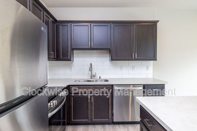New 4 Bd Duplex, 2 Car Garage, Orting NEW PRICE! property image