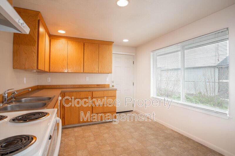 2 Bd, 1 Ba  Sumner 4-plex property image
