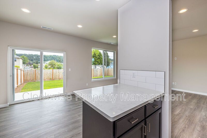 New 4 Bd Duplex, 2 Car Garage, Orting NEW PRICE! property image