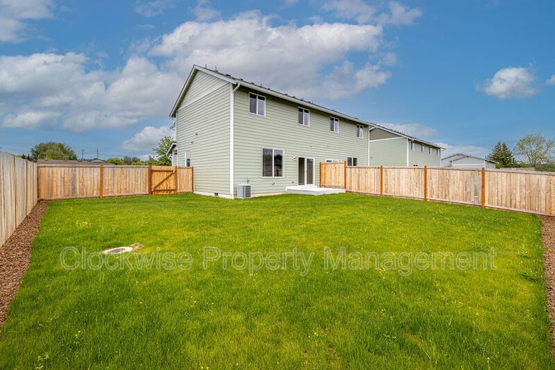 New 4 Bd Duplex, 2 Car Garage, Orting NEW PRICE! property image