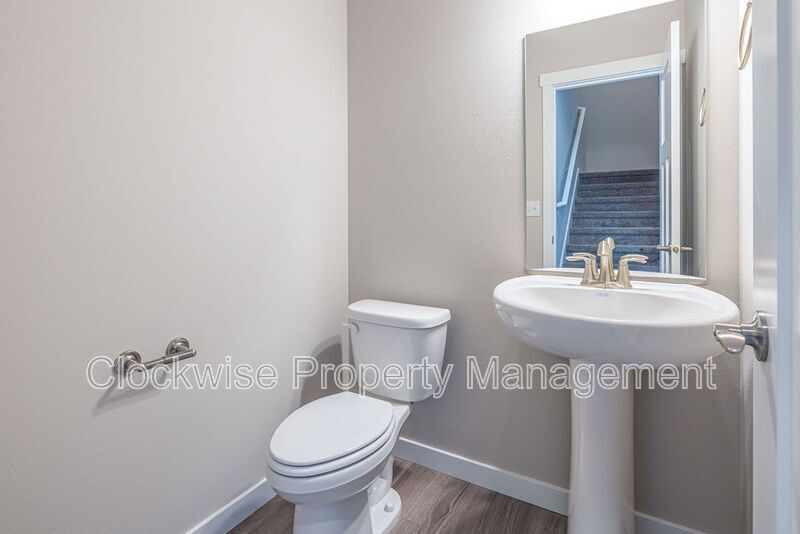 New 4 Bd Duplex, 2 Car Garage, Orting NEW PRICE! property image