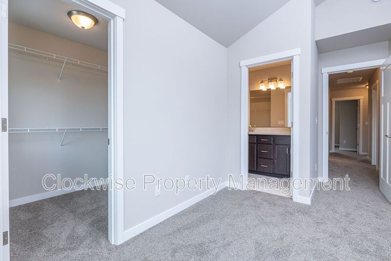 New 4 Bd Duplex, 2 Car Garage, Orting NEW PRICE! property image