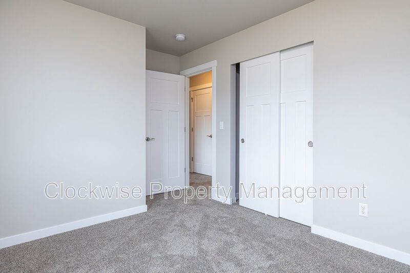 New 4 Bd Duplex, 2 Car Garage, Orting NEW PRICE! property image