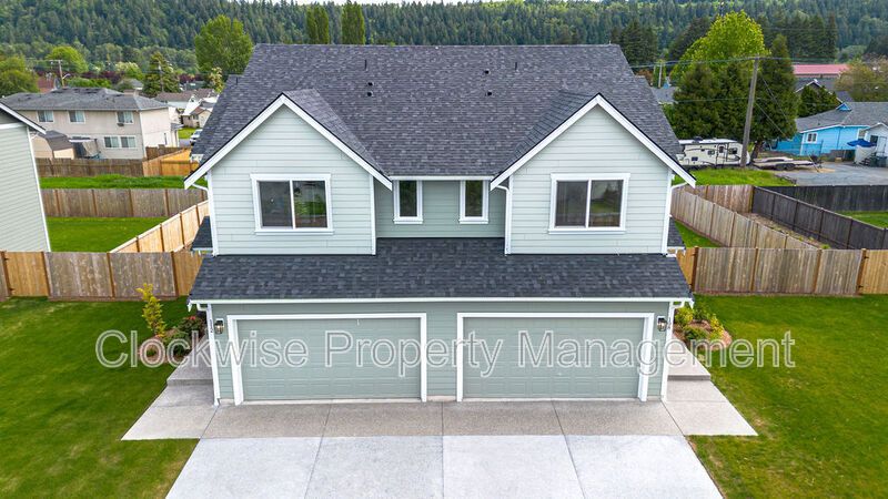 New 4 Bd Duplex, 2 Car Garage, Orting NEW PRICE! property image
