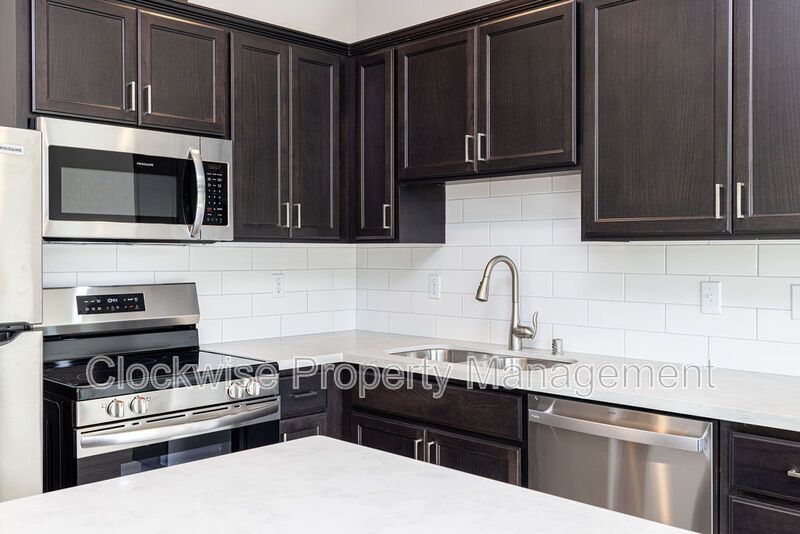 Gorgeous NEW 4 BR Duplex in Downtown Orting 2 car garage PLUS A/C property image