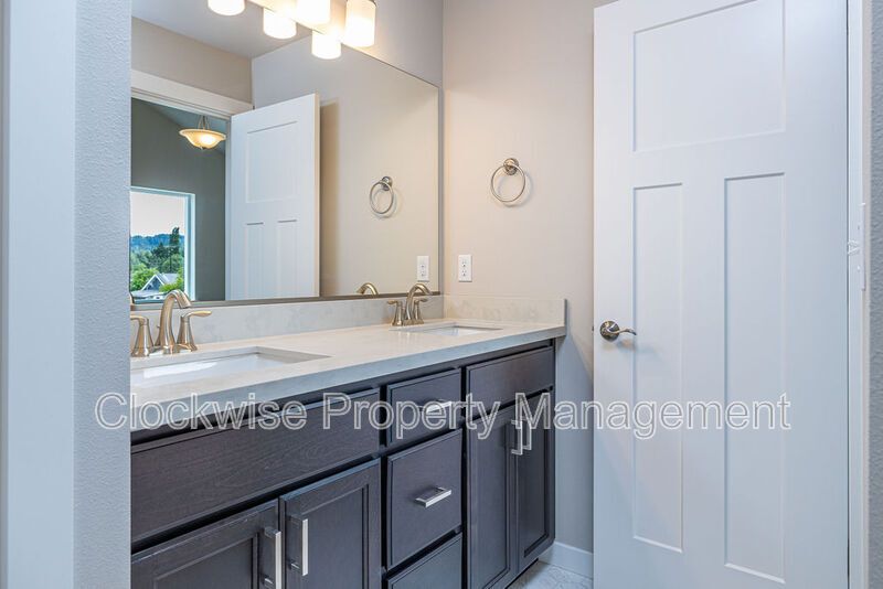 Gorgeous NEW 4 BR Duplex in Downtown Orting 2 car garage PLUS A/C property image