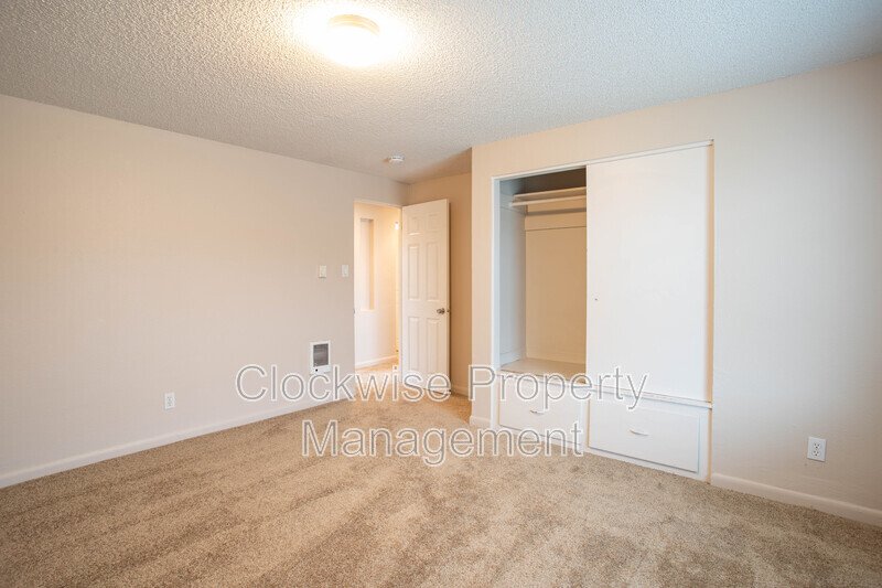 2 Bd, 1 Ba  Sumner 4-plex property image