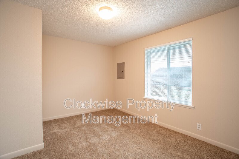 2 Bd, 1 Ba  Sumner 4-plex property image