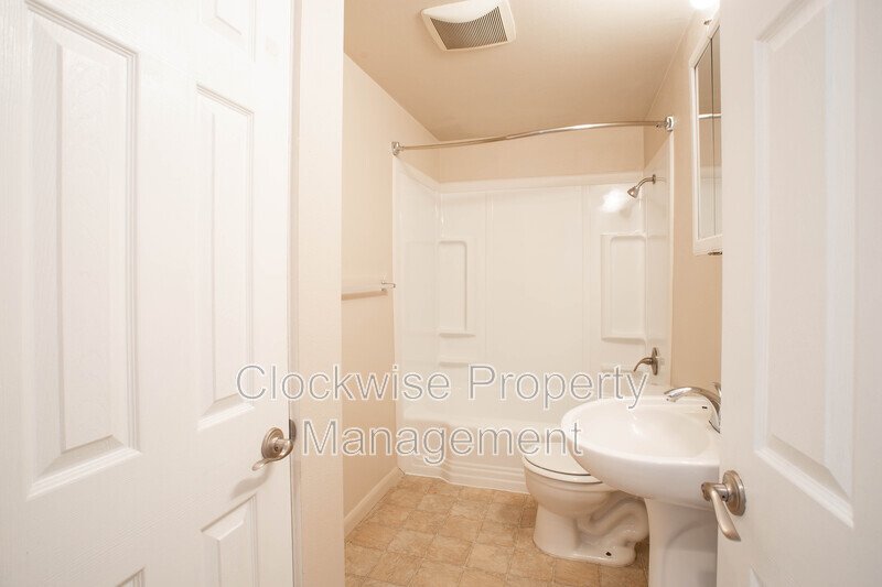 2 Bd, 1 Ba  Sumner 4-plex property image