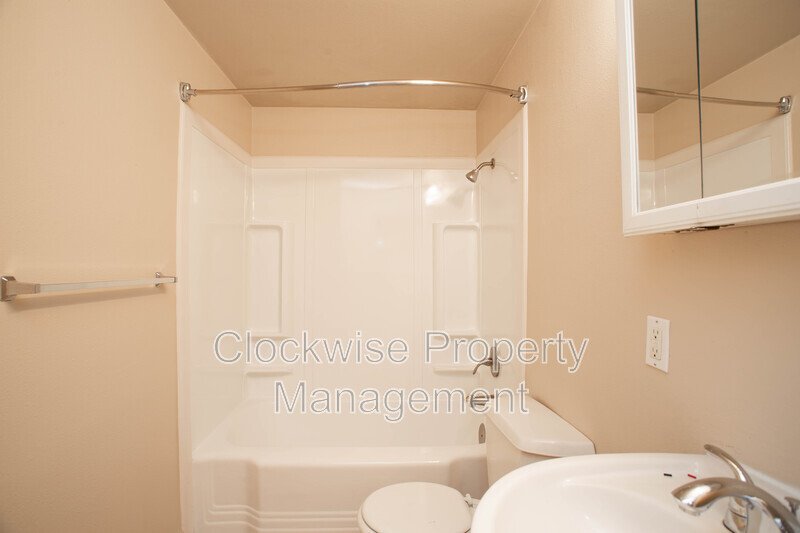 2 Bd, 1 Ba  Sumner 4-plex property image